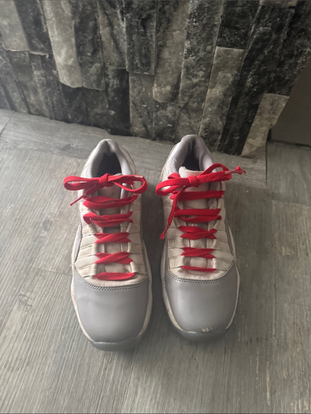 Men's Gray Sneakers with Red Laces — Casual Comfort